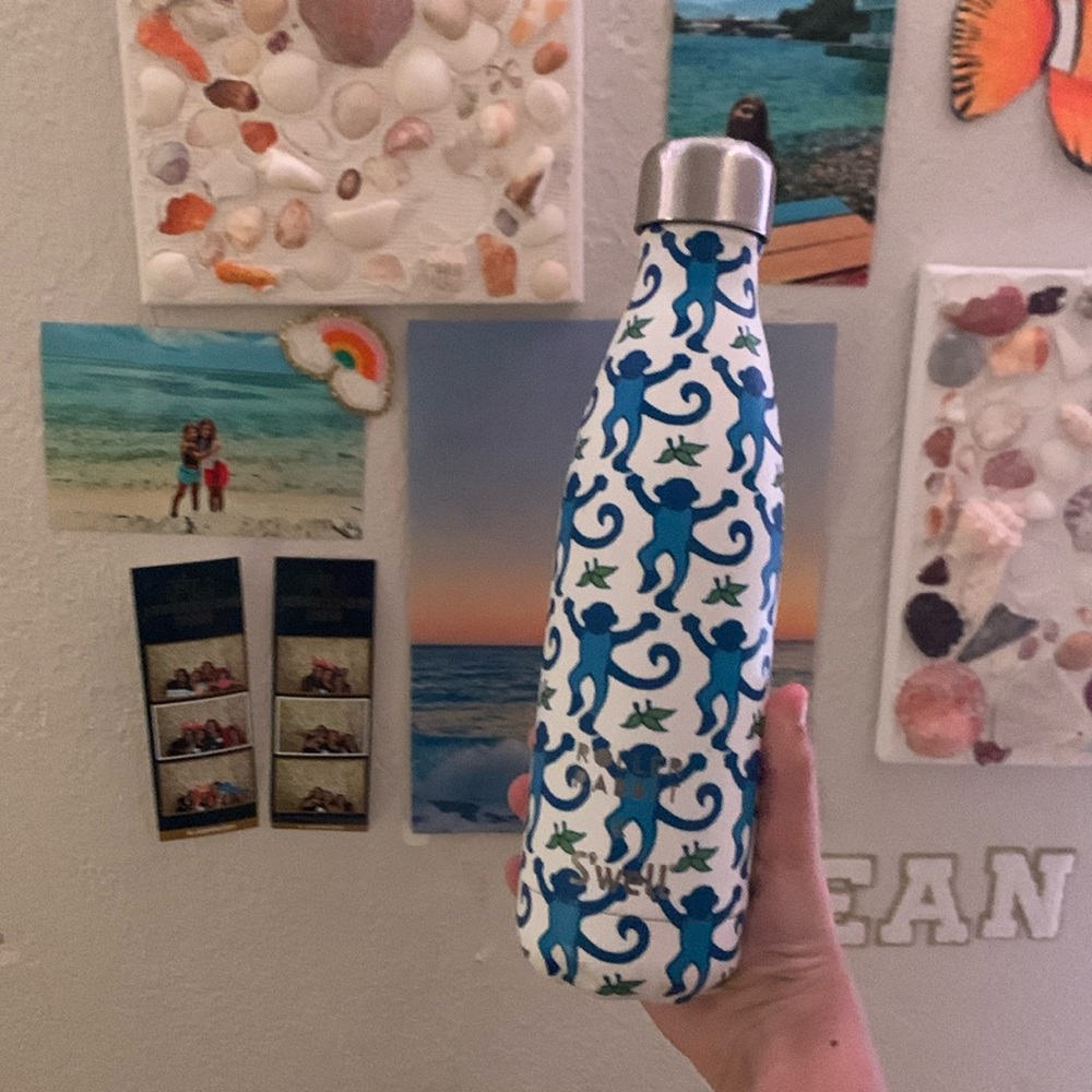 ~ Roller rabbit water bottle ~ Used 1-3 times slight unnoticeable dent in top